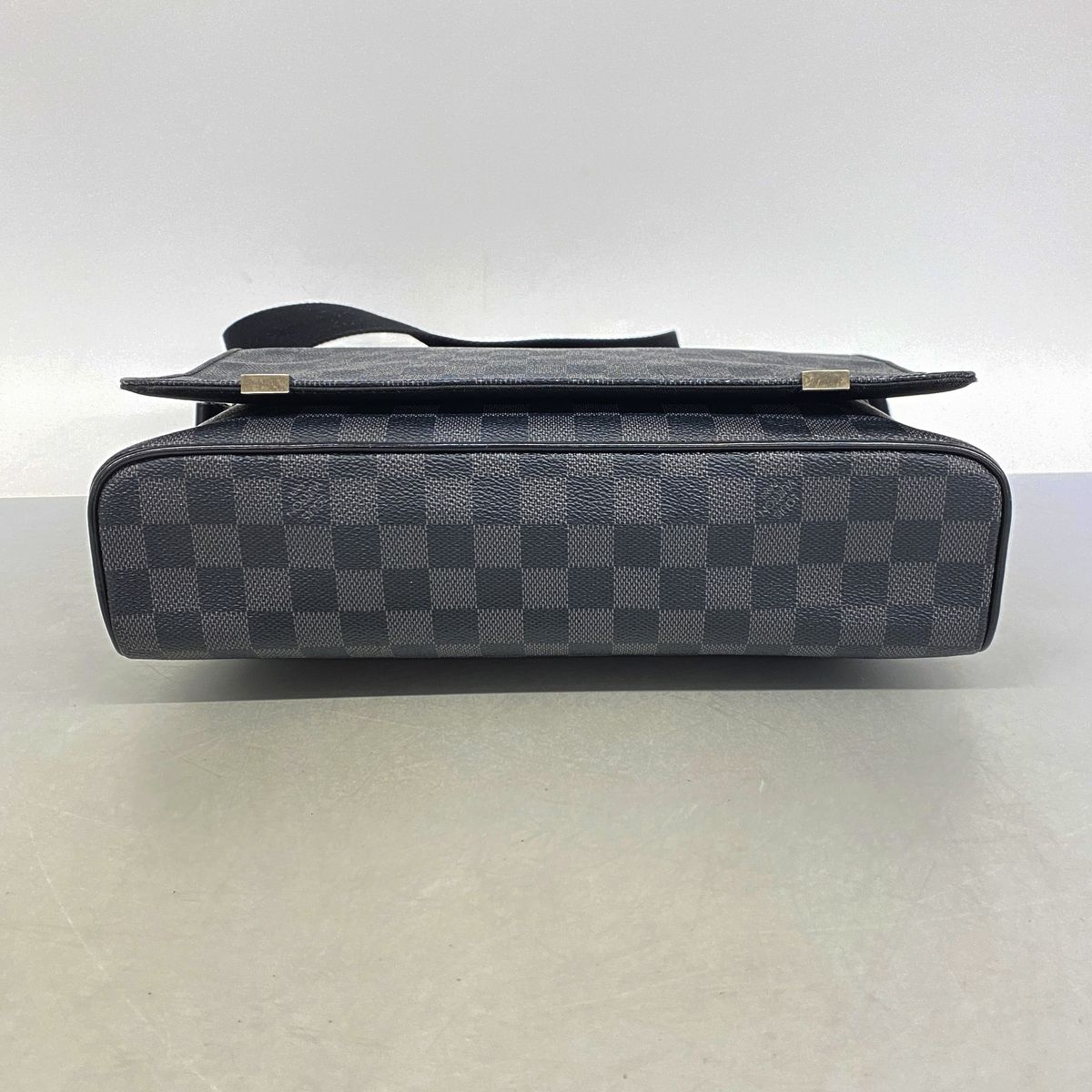 Louis Vuitton Shoulder Bag Damier Graphite District Mmnm Black — view 3