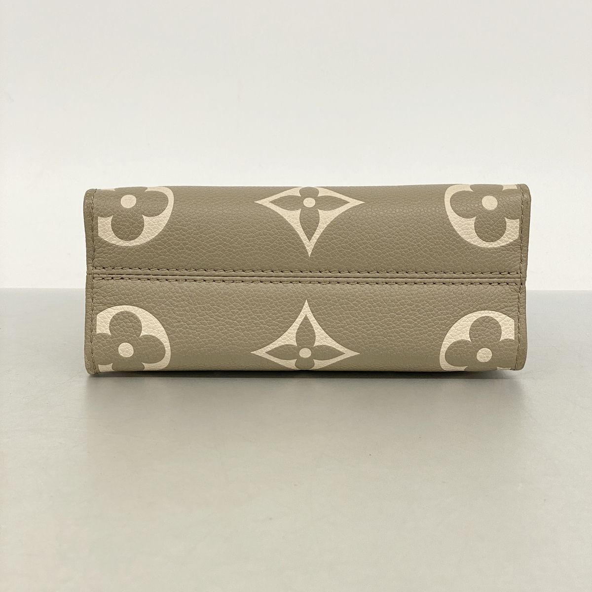 Louis Vuitton Handbag Monogram Empreinte Bicolor On The Go BB Tourterelle Cream — view 3