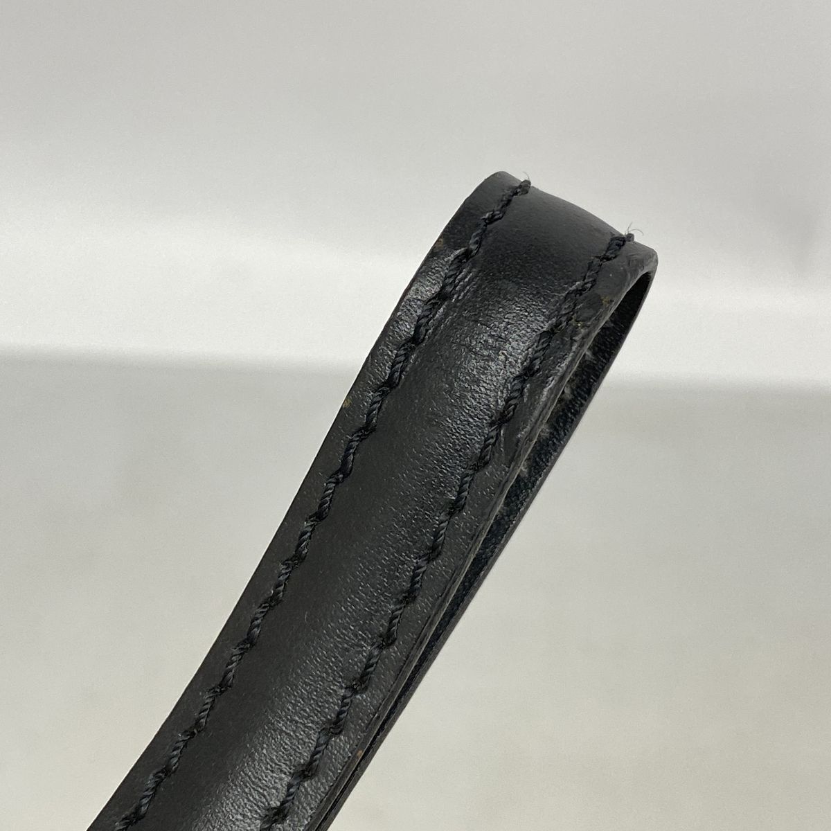 Louis Vuitton Clutch Epi Pochette Series Dragonne Noir — view 8