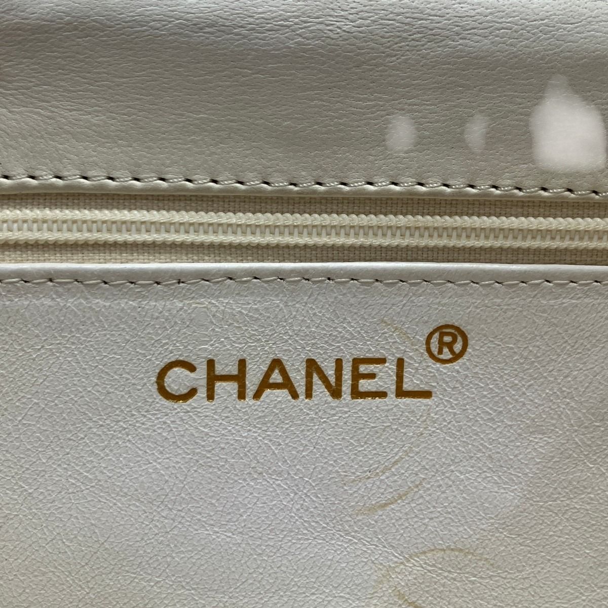 Chanel Shoulder Bag Leather — view 4