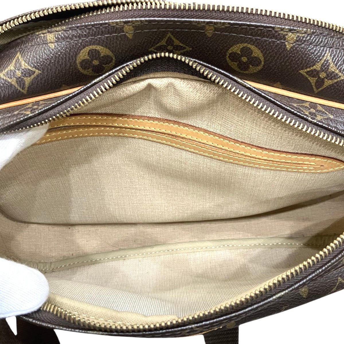 Louis Vuitton Reporter PM Monogram Shoulder Bag Canvas — view 7