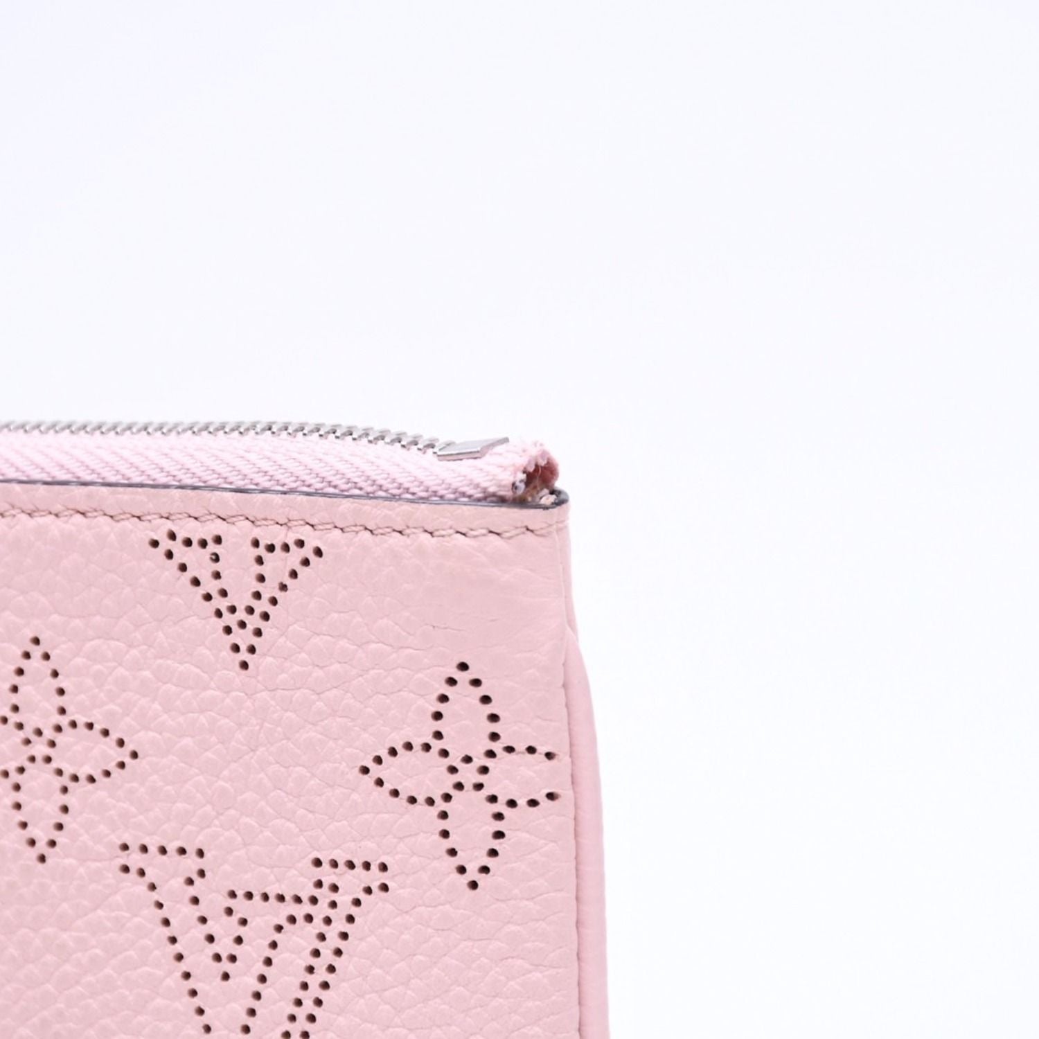 Louis Vuitton Pochette Cles Coin Purse Monogram Mahina Salmon Pink — view 4