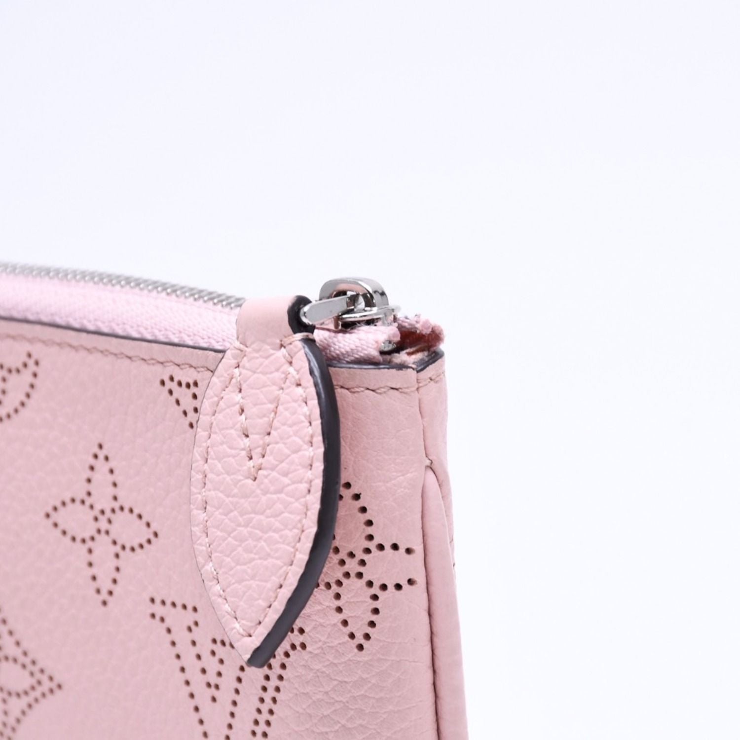 Louis Vuitton Pochette Cles Coin Purse Monogram Mahina Salmon Pink — view 8