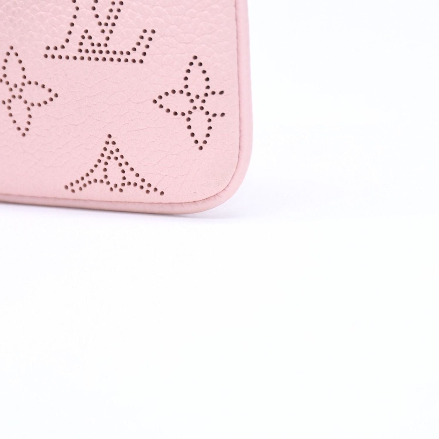 Louis Vuitton Pochette Cles Coin Purse Monogram Mahina Salmon Pink — view 5