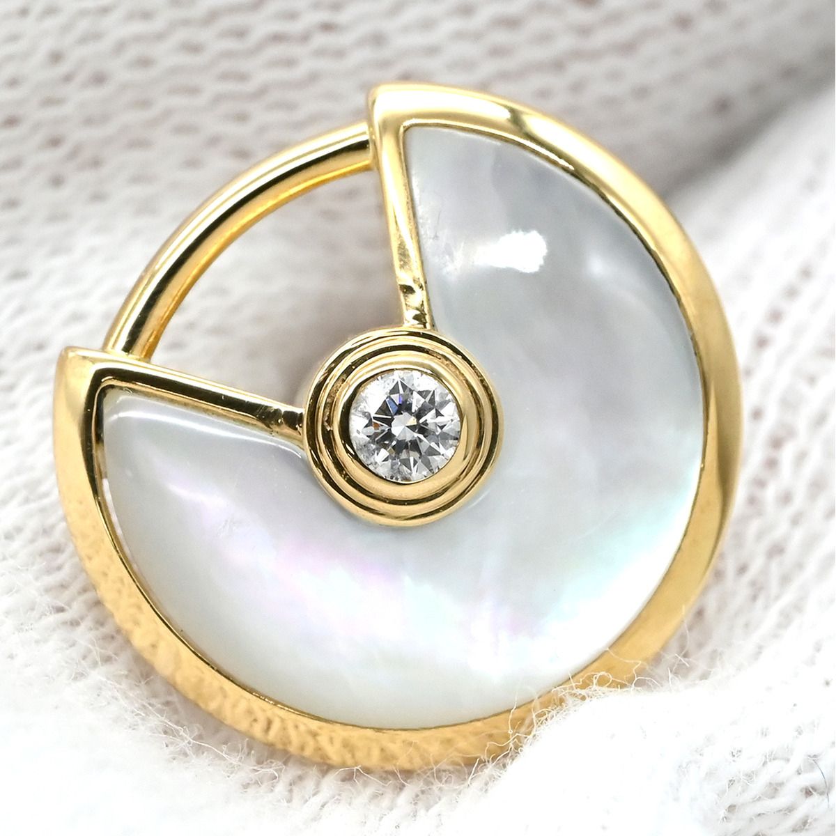 Cartier Earrings Amulette de White Yellow Gold Diamond YG Shell — view 5