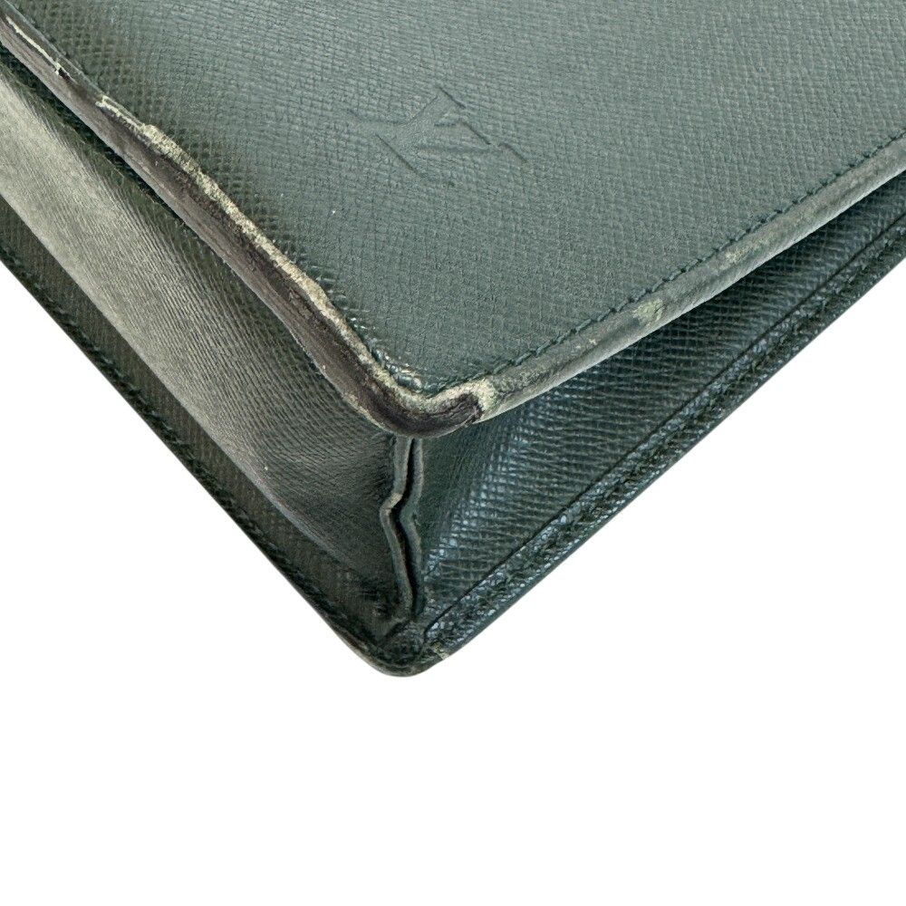 Louis Vuitton Porte Documents Taiga Business Bag Green — view 3