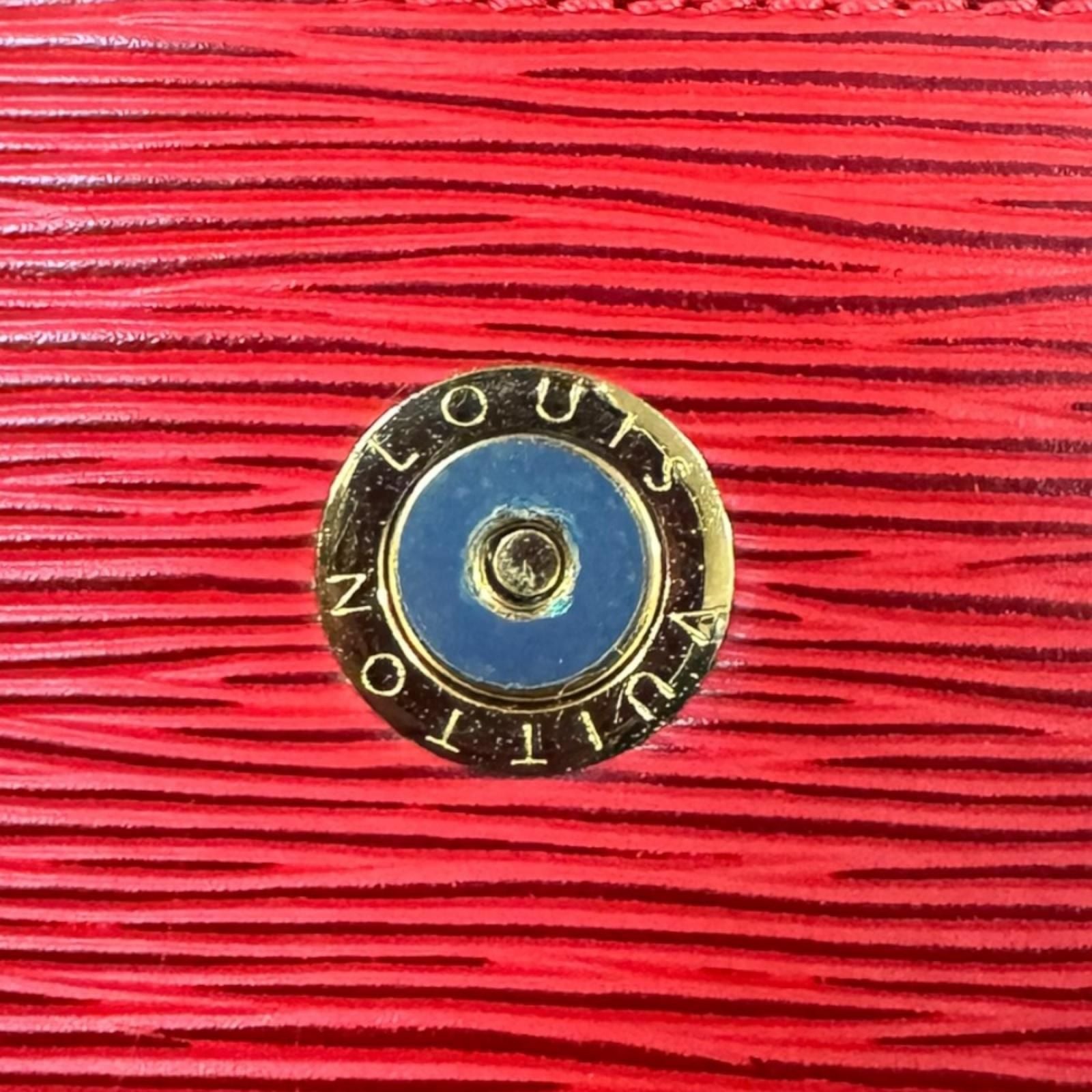 Louis Vuitton Buci Epi Shoulder Bag — view 8