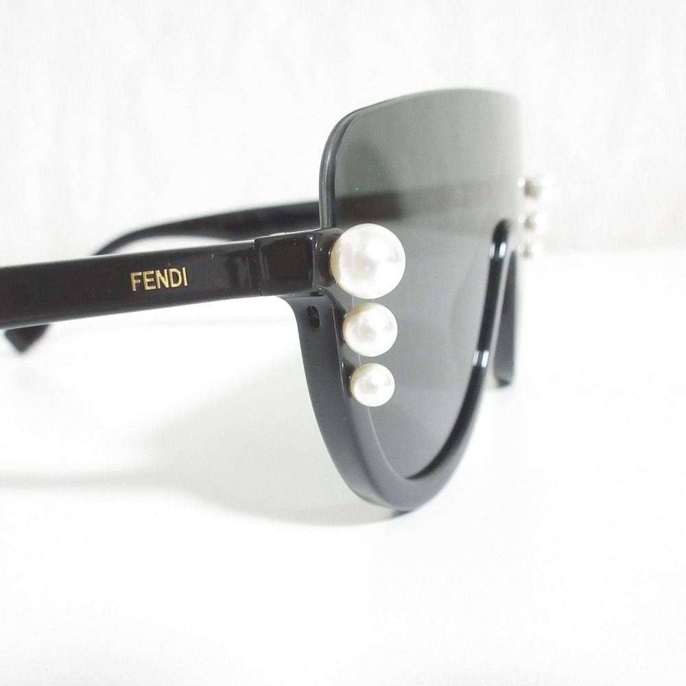 Fendi Cat Eye Sunglasses Eyewear S Black — view 6