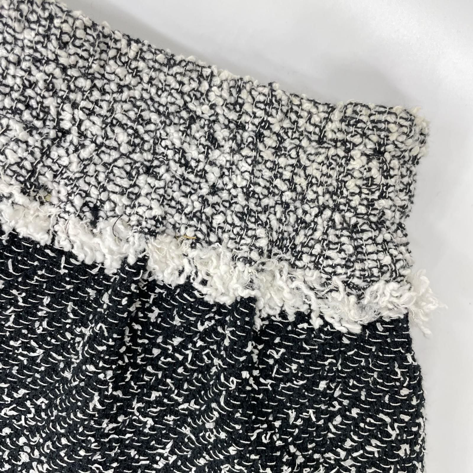 Chanel CC Logo Waist Togo Tweed Shorts 34 — view 7