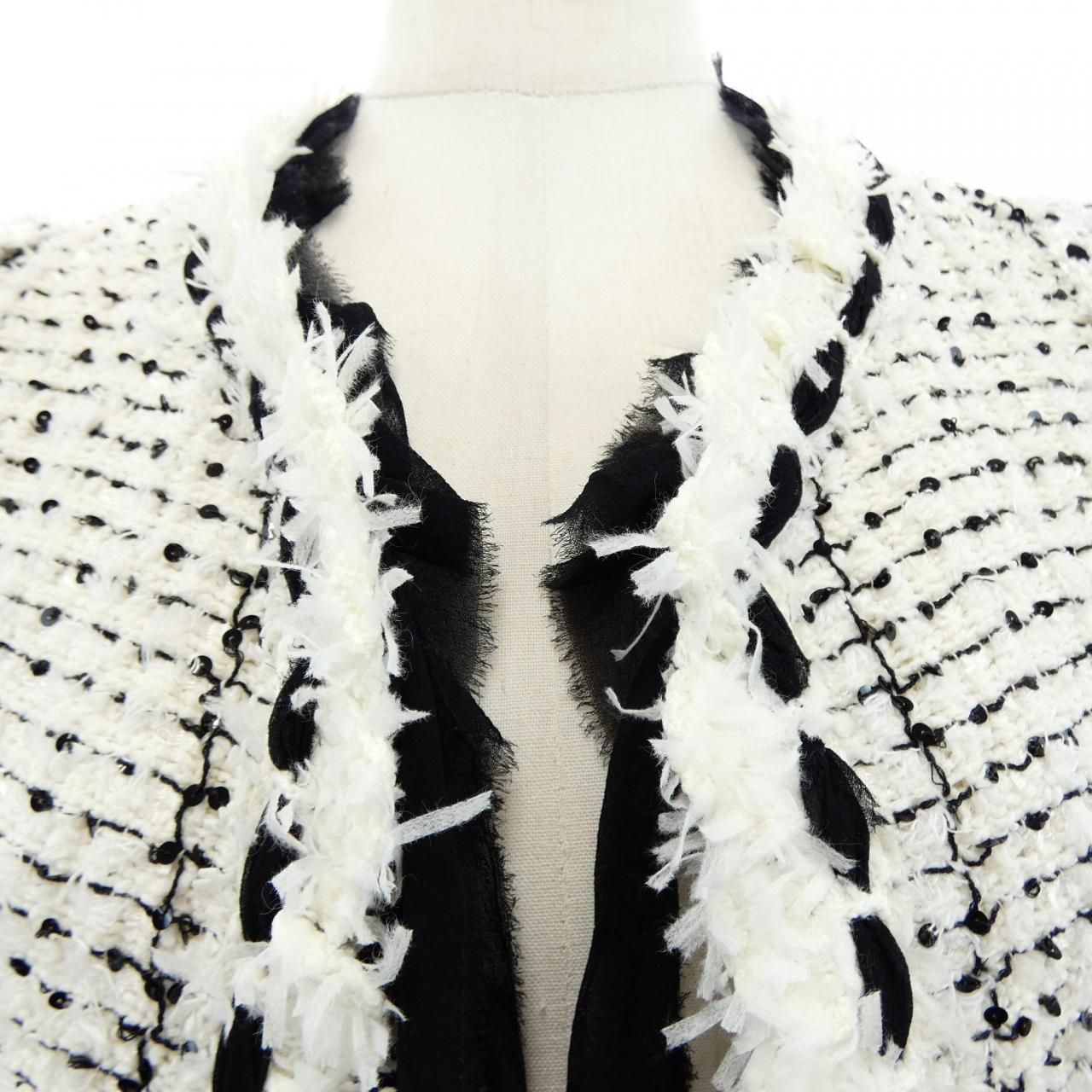 Chanel Vintage Collarless Jacket — view 5