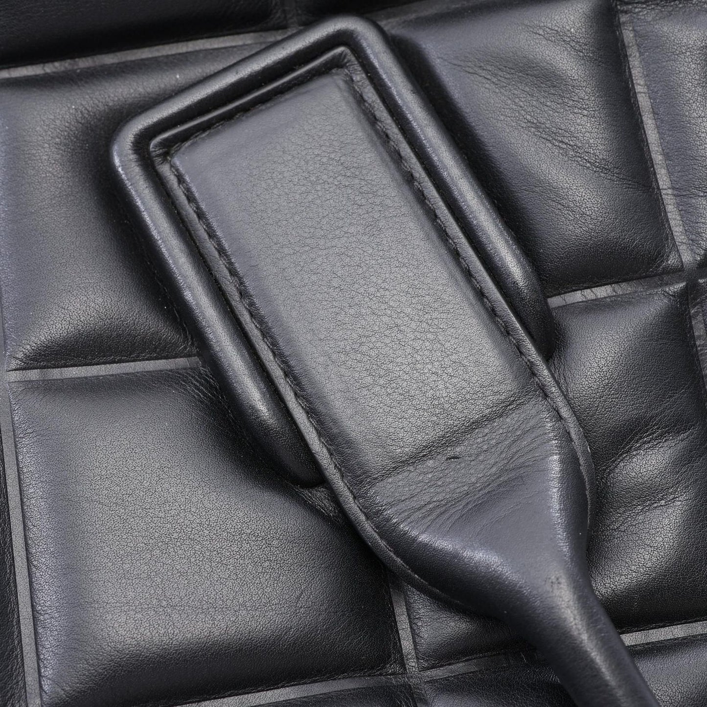 Bottega Veneta Handbag the Swoop Medium 2-Way Black Leather — view 8