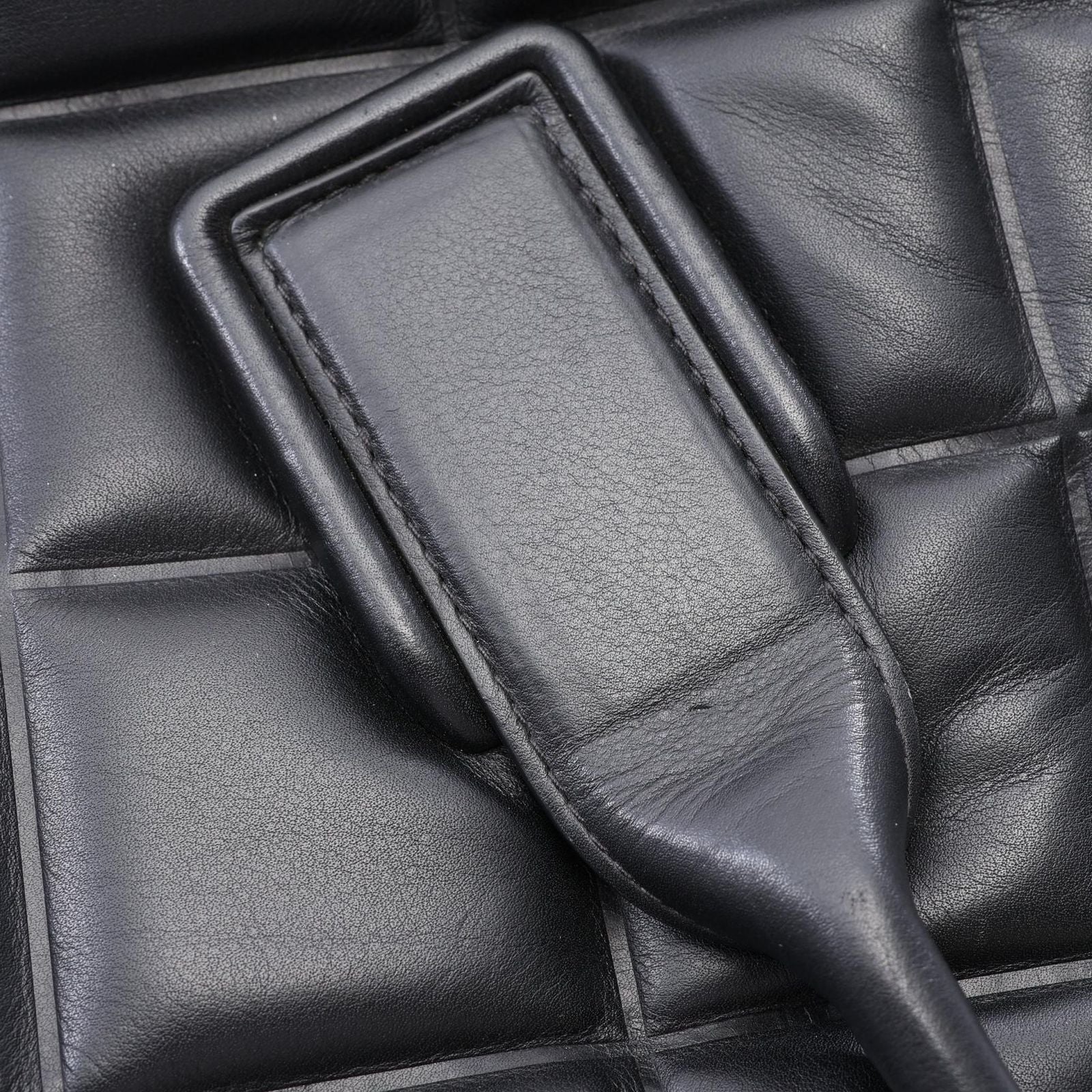 Bottega Veneta Handbag the Swoop Medium 2-Way Black Leather — view 8