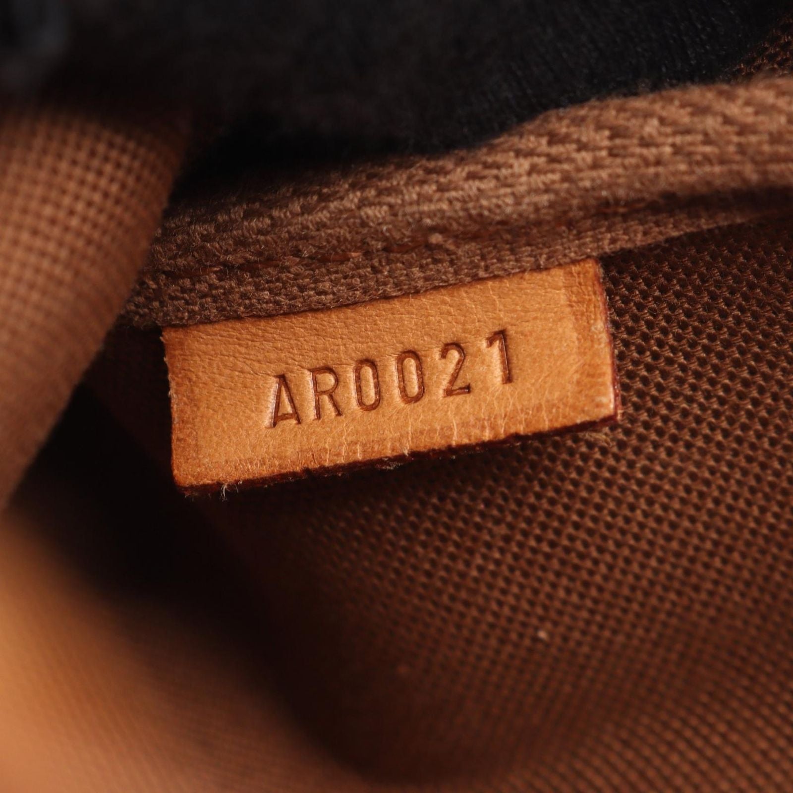 Louis Vuitton Handbag Pochette Accessoires Leather — view 5