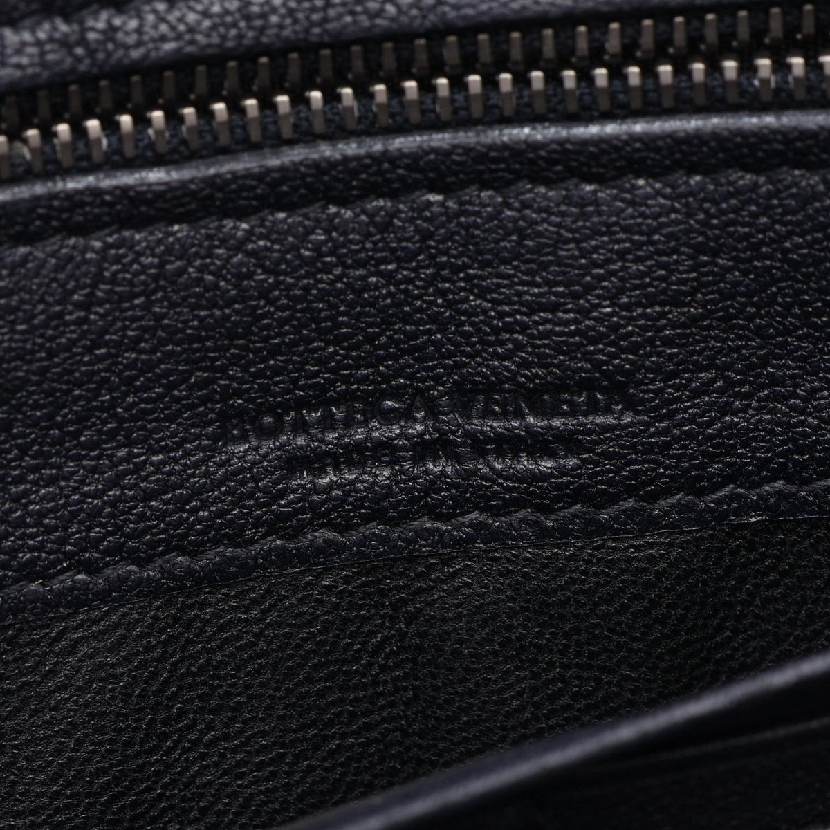 Bottega Veneta Round Wallet Intrecciato Black Navy Blue Leather — view 4