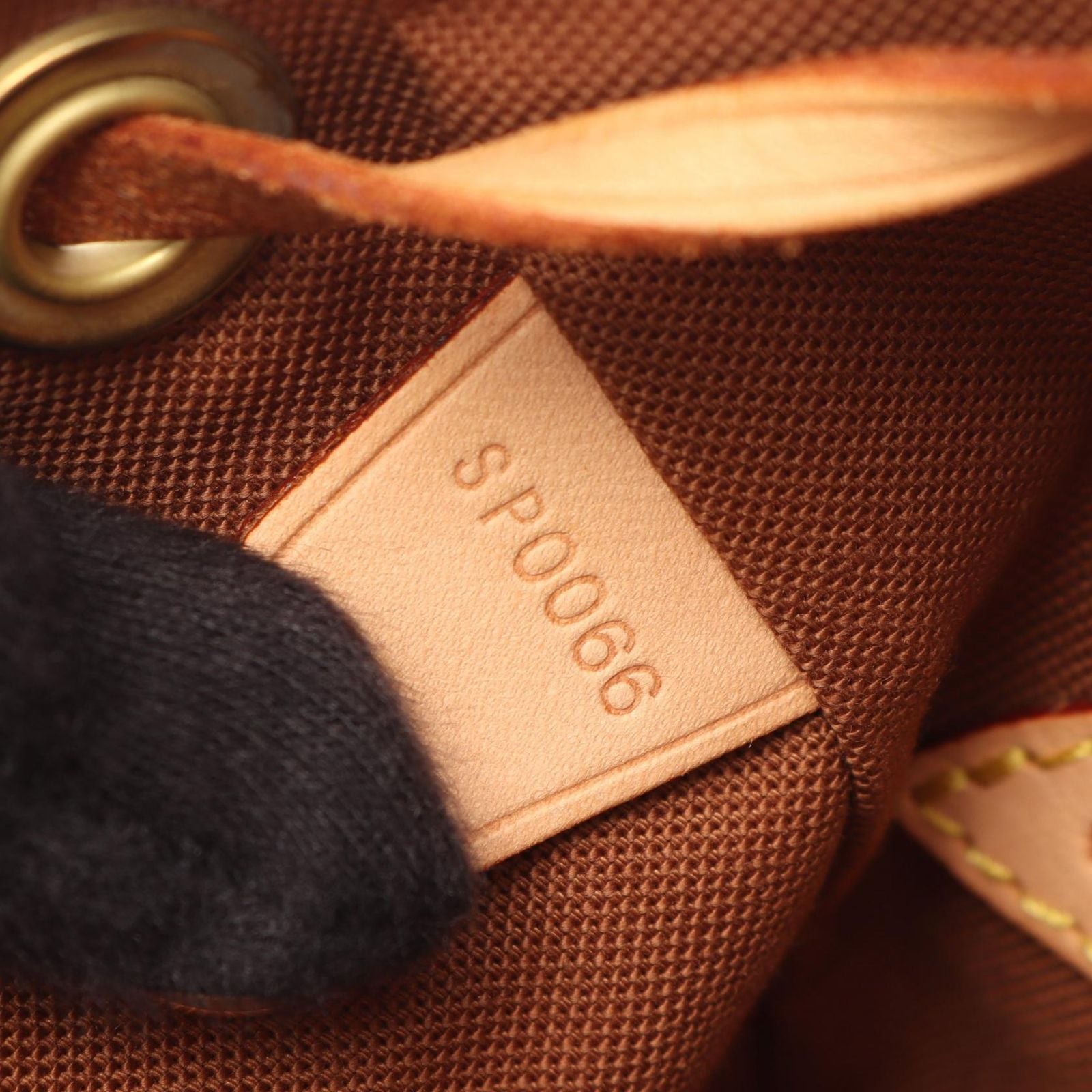 Louis Vuitton Backpack Montsouris MM Leather — view 5