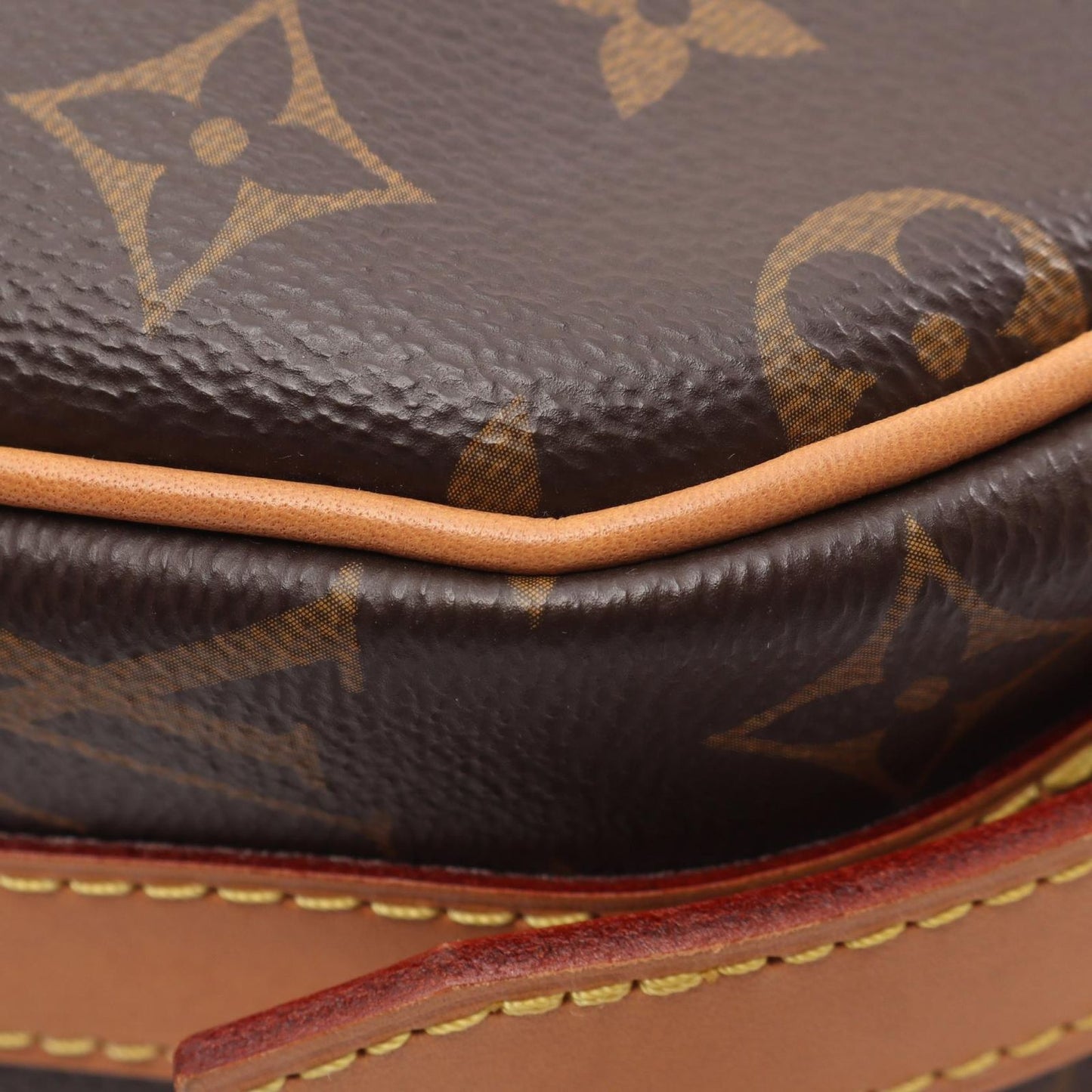 Louis Vuitton Shoulder Bag Boite Chapeau Soupure MM Monogram Leather — view 7