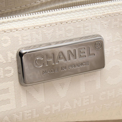 Chanel Handbag Quilted Kiss Lock Blanc Leather — view 4