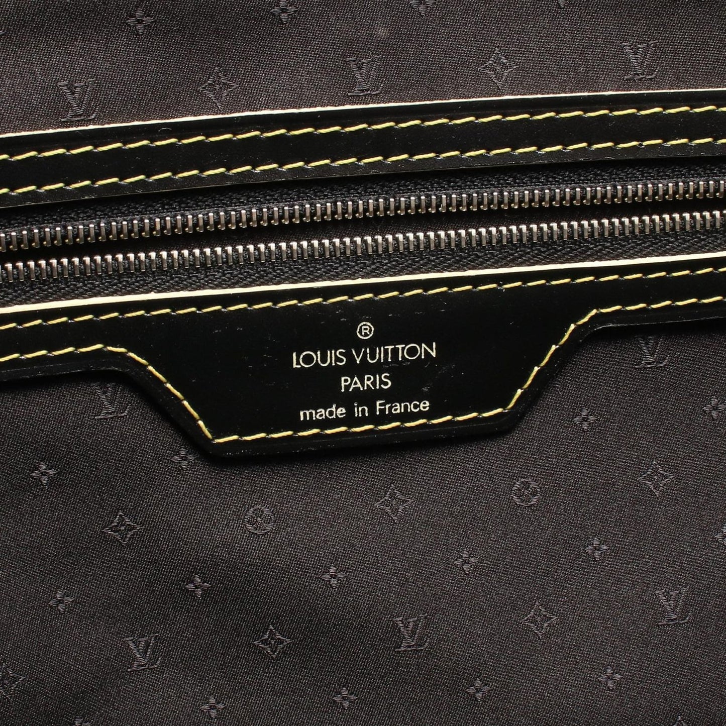 Louis Vuitton Handbag GM Suhali Noir Leather GM — view 4