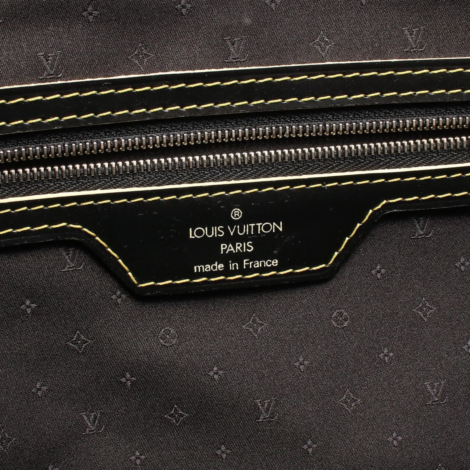 Louis Vuitton Handbag GM Suhali Noir Leather GM — view 4
