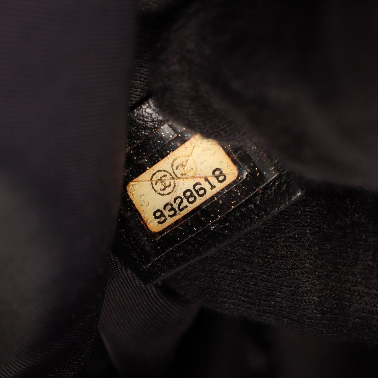 Chanel Tote Bag New Travel Line MM Black Leather MM — view 5