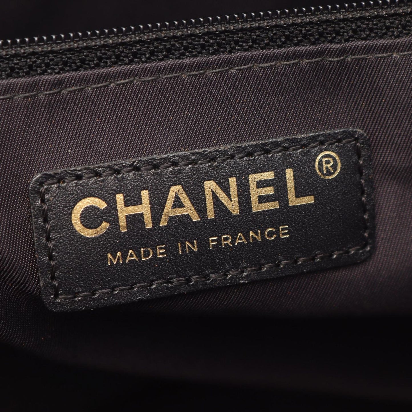 Chanel Tote Bag New Travel Line MM Black Leather MM — view 4