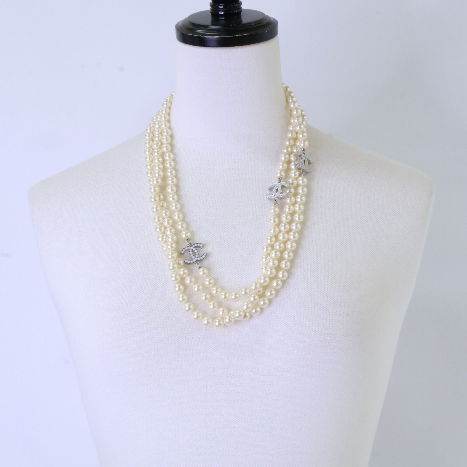 Chanel CC Logo Pearl — view 6