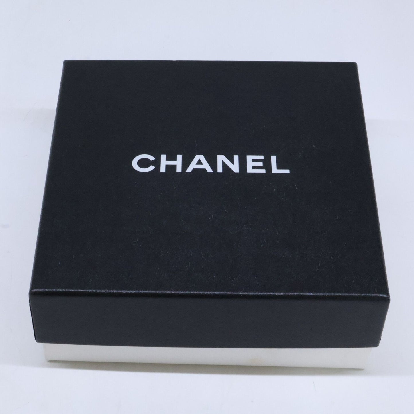 Chanel CC Logo Pearl — view 8