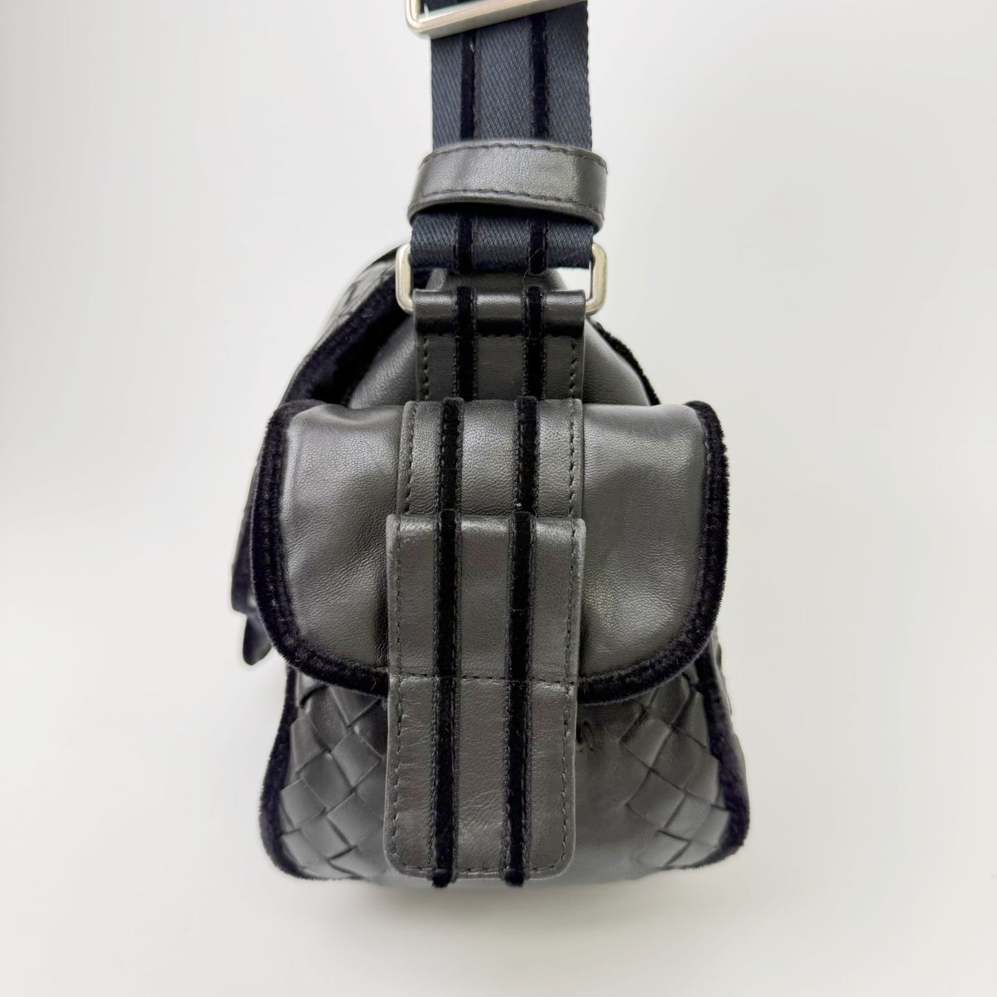 Bottega Veneta Intrecciato Multi Pocket Shoulder Bag Leather Black Vintage — view 5