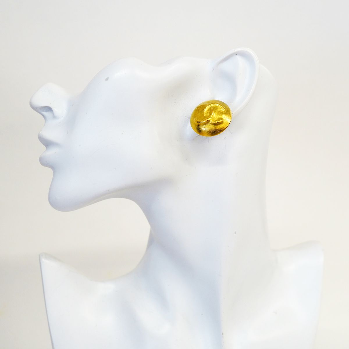Chanel Earrings Vintage CC Logo Round Circle Gold Plated — view 5