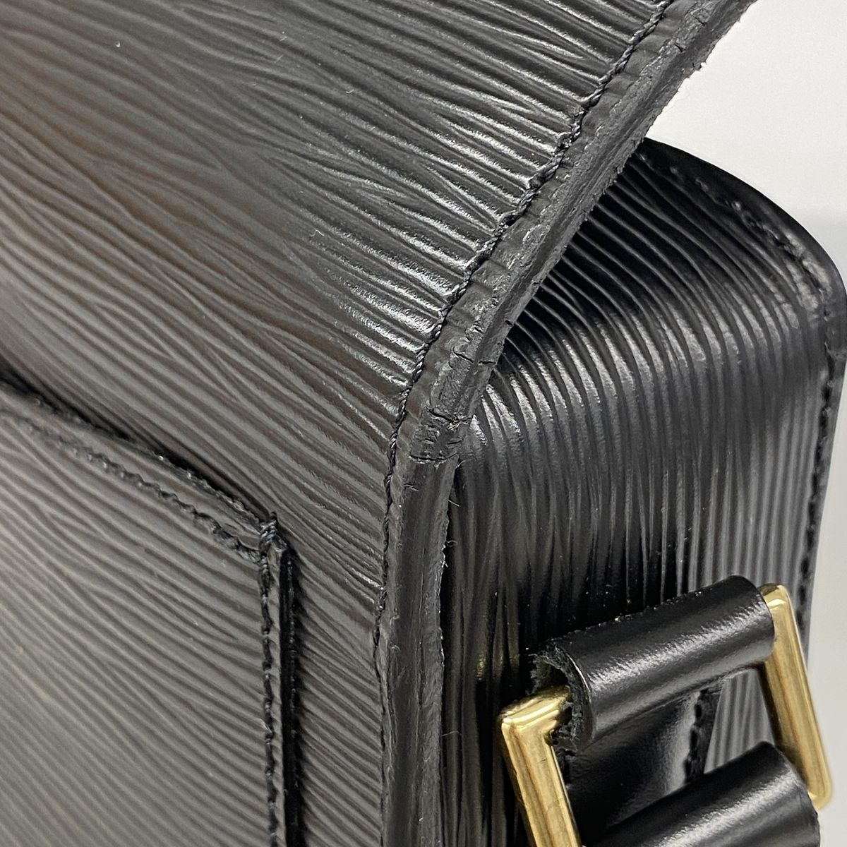 Louis Vuitton Shoulder Bag Epi Cartouchiere Noir — view 7