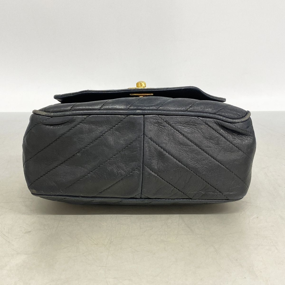 Chanel Shoulder Bag Lambskin Black Gold — view 3