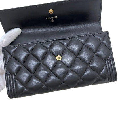Chanel Bifold Wallet Boy Lambskin CC Logo Black Quilted — view 7