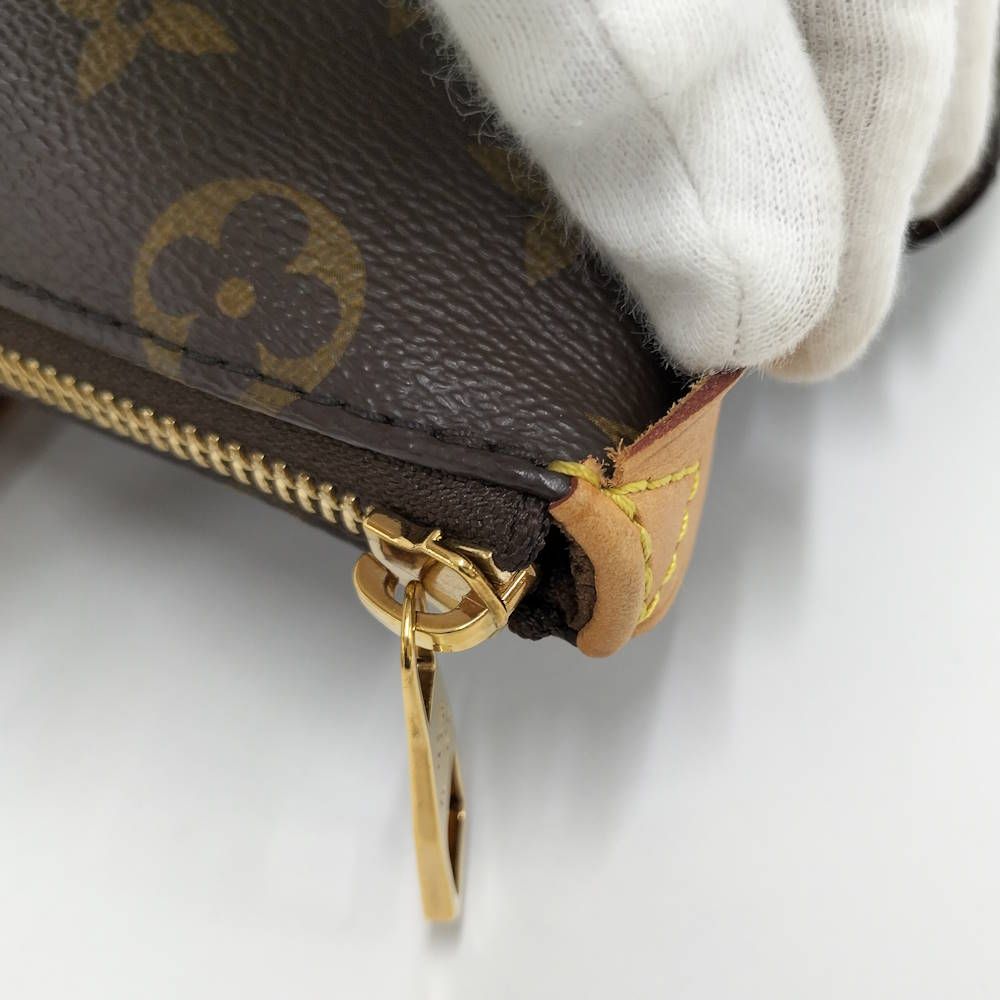 Louis Vuitton Totally MM Monogram Tote Bag — view 6