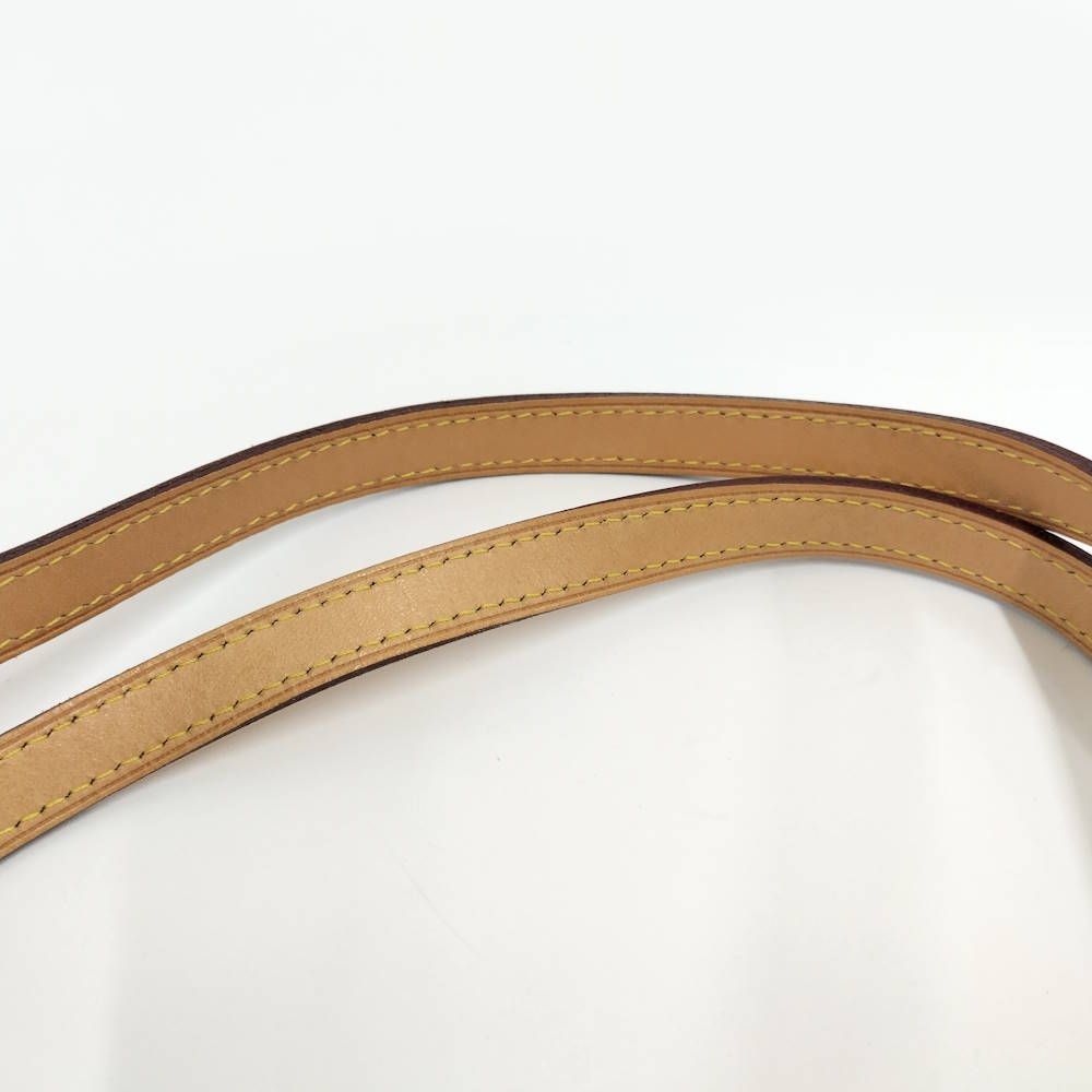 Louis Vuitton Totally MM Monogram Tote Bag — view 5
