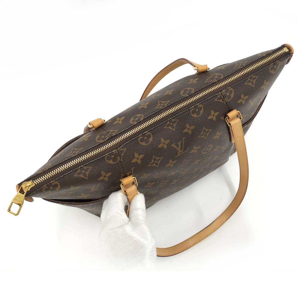 Louis Vuitton Totally MM Monogram Tote Bag — view 8