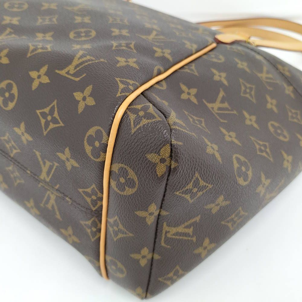Louis Vuitton Totally MM Monogram Tote Bag — view 3