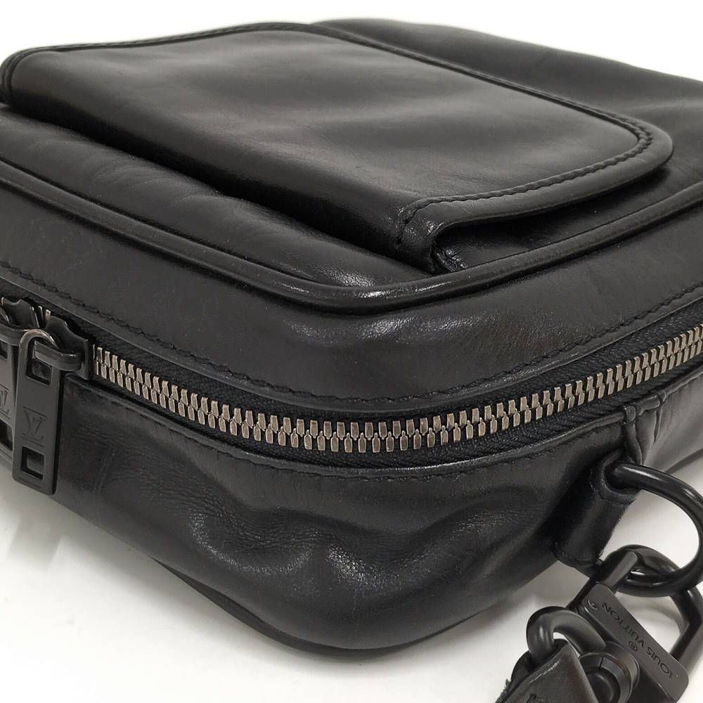 Louis Vuitton Peonia Monogram Diffel Noir — view 4