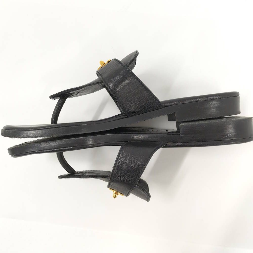 Chanel Thong Sandals Turnlock CC Logo Leather Gold — view 6