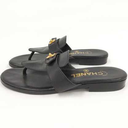 Chanel Thong Sandals Turnlock CC Logo Leather Gold — view 2