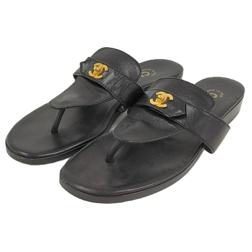 Chanel Thong Sandals Turnlock CC Logo Leather Gold