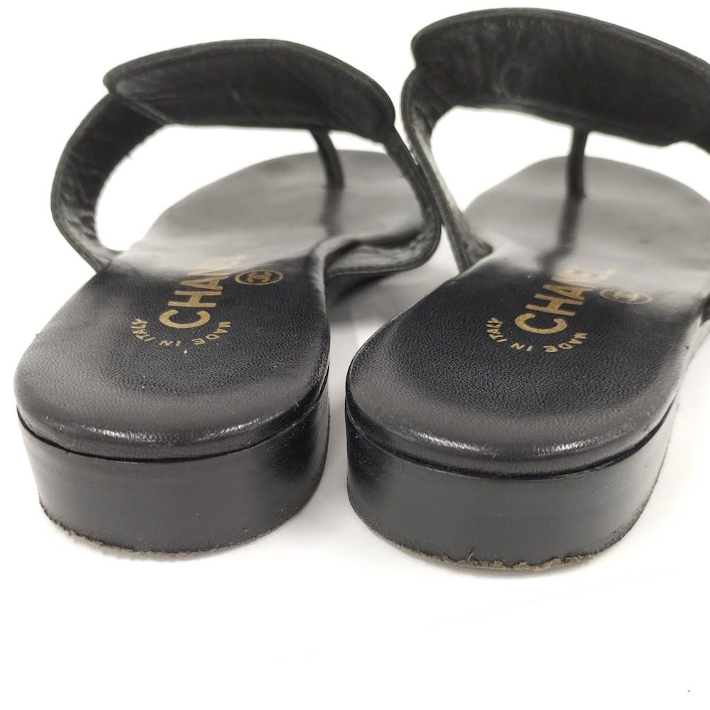 Chanel Thong Sandals Turnlock CC Logo Leather Gold — view 4