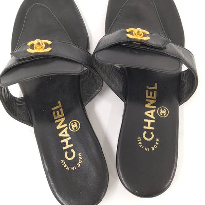 Chanel Thong Sandals Turnlock CC Logo Leather Gold — view 8