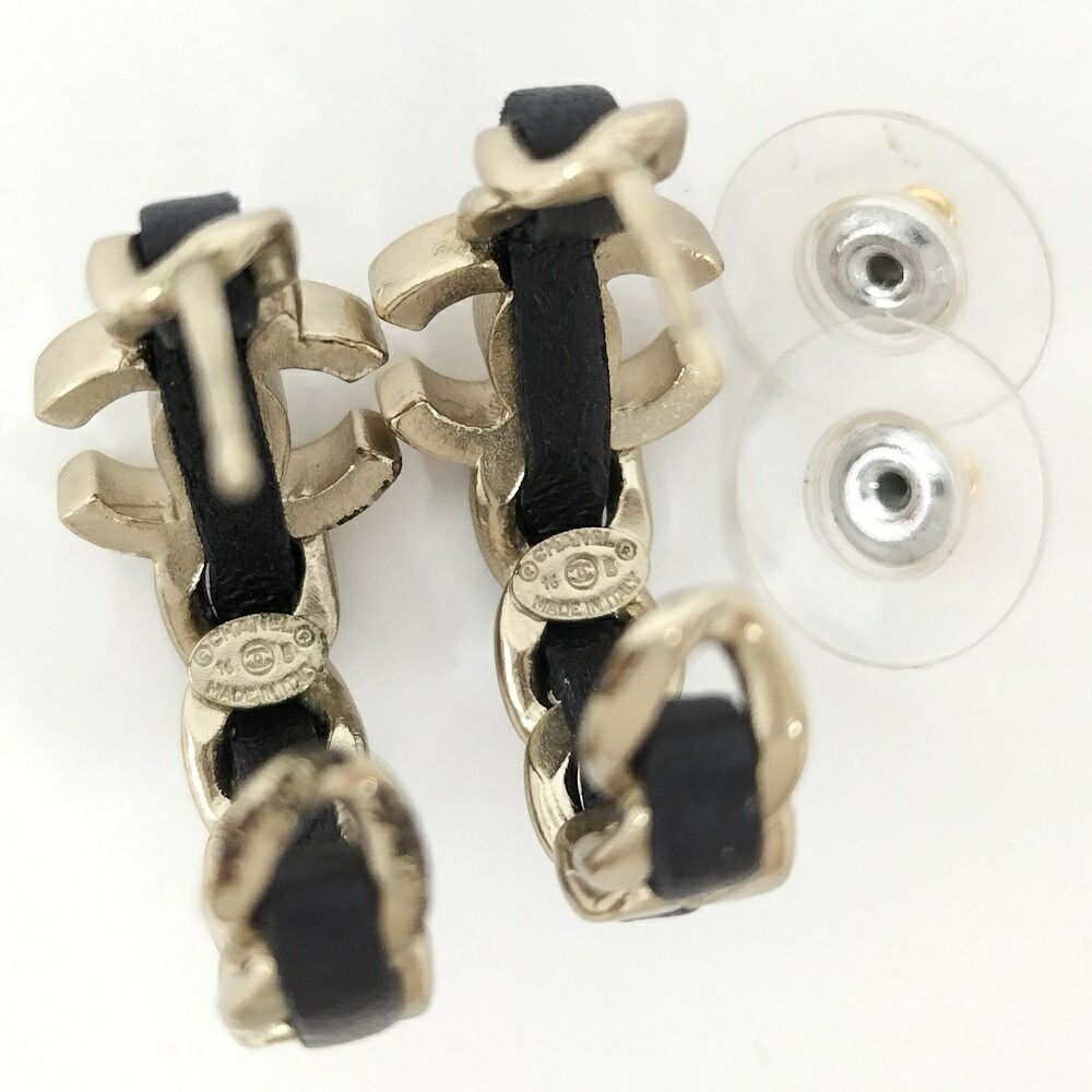 Chanel Hoop Earrings CC Logo Chain Motif Plated Gold Black — view 5