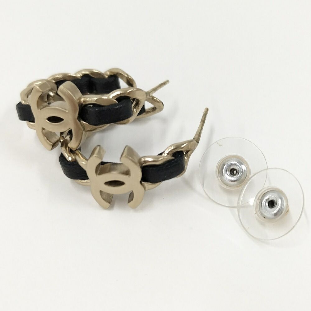 Chanel Hoop Earrings CC Logo Chain Motif Plated Gold Black — view 4