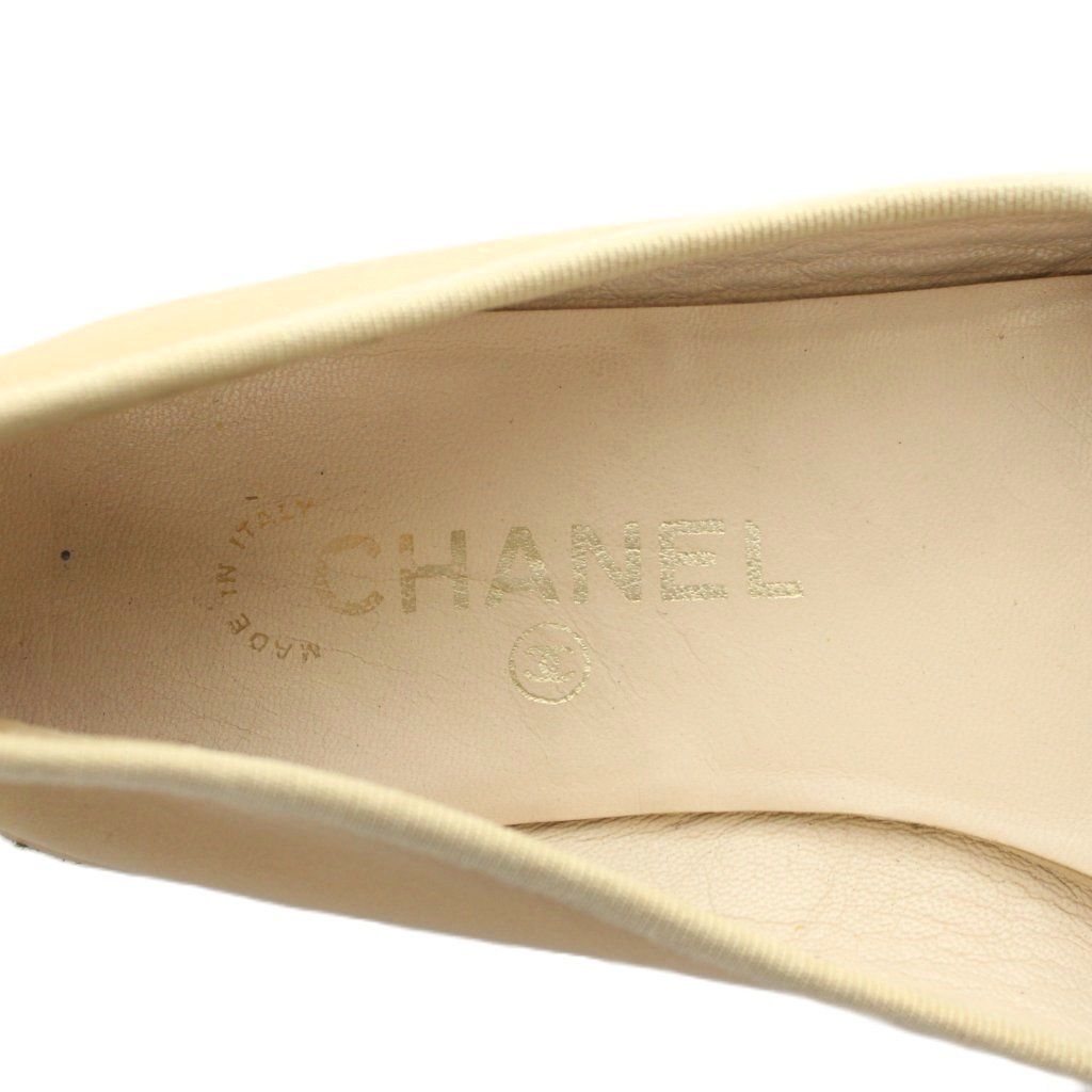 Chanel CC Logo Ballet Shoes Ribbon Leather Beige — view 7