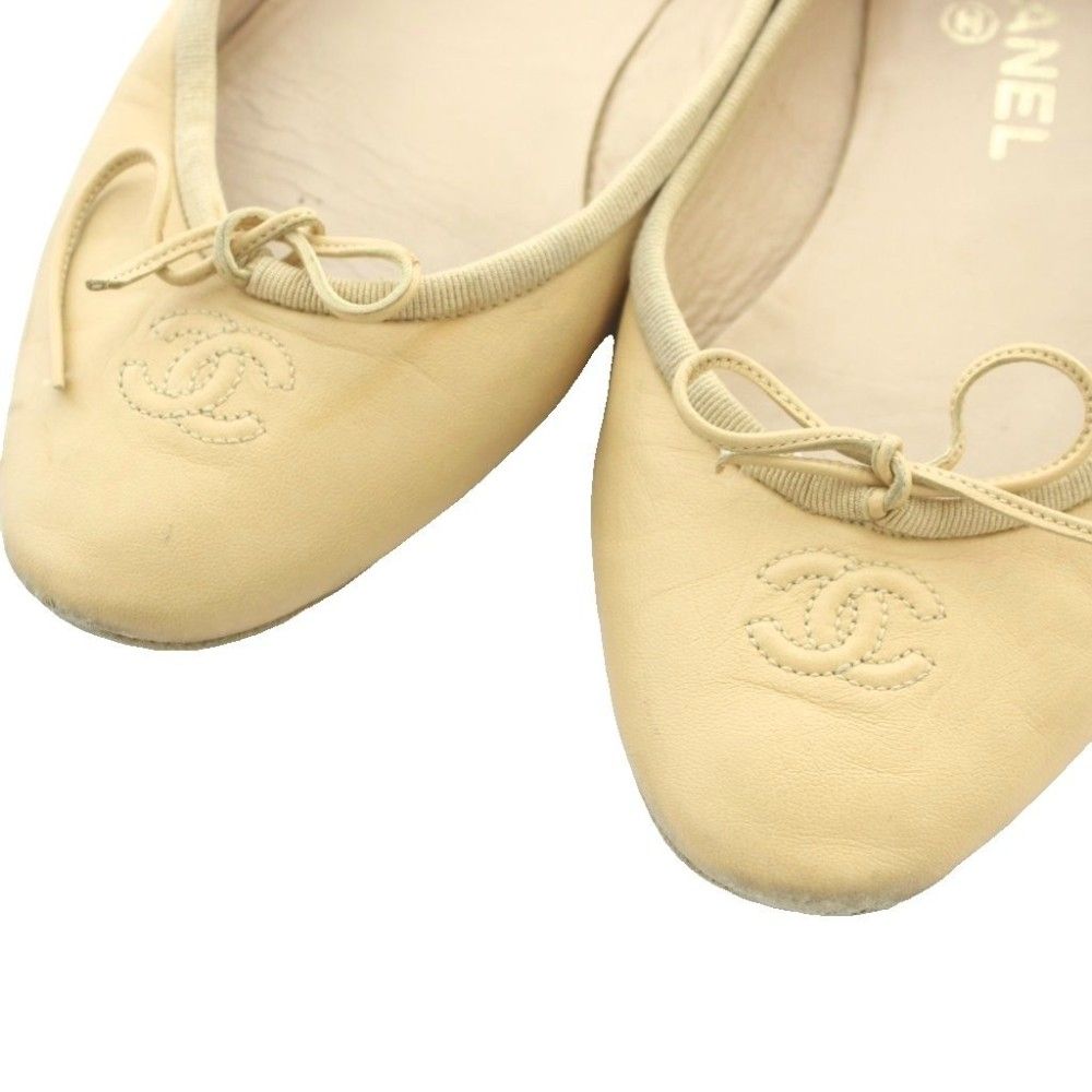 Chanel CC Logo Ballet Shoes Ribbon Leather Beige — view 3