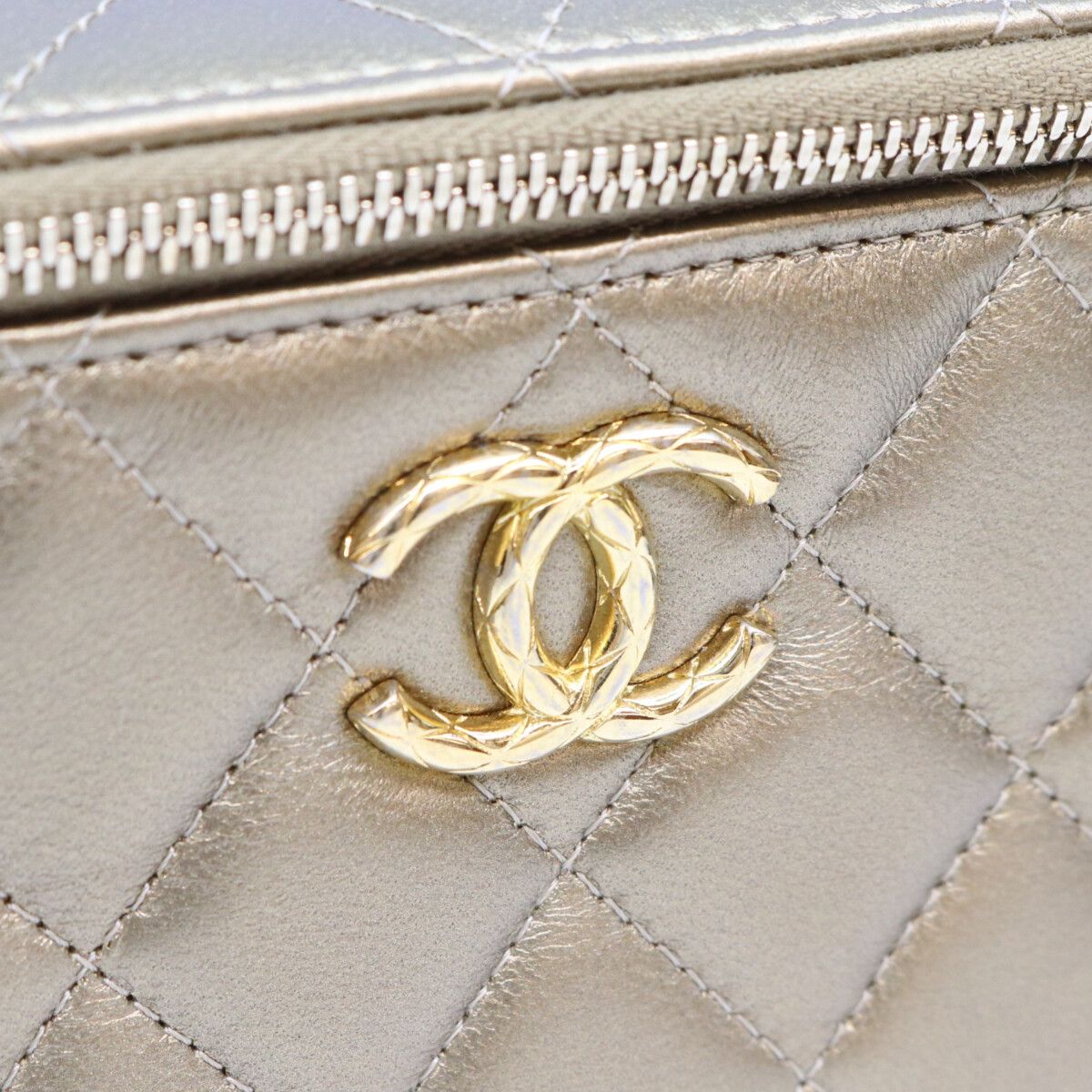 Chanel 23 Cruise CC Dynasty Gold Lamb Chain Vanity Shoulder Bag — view 8