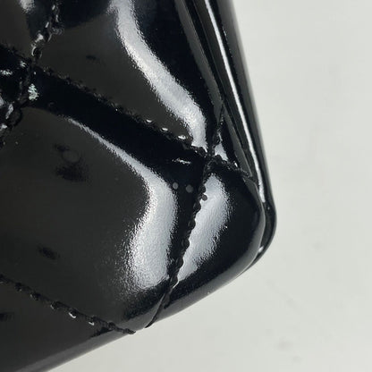Chanel Tote Bag CC Logo Patent Leather Black — view 4