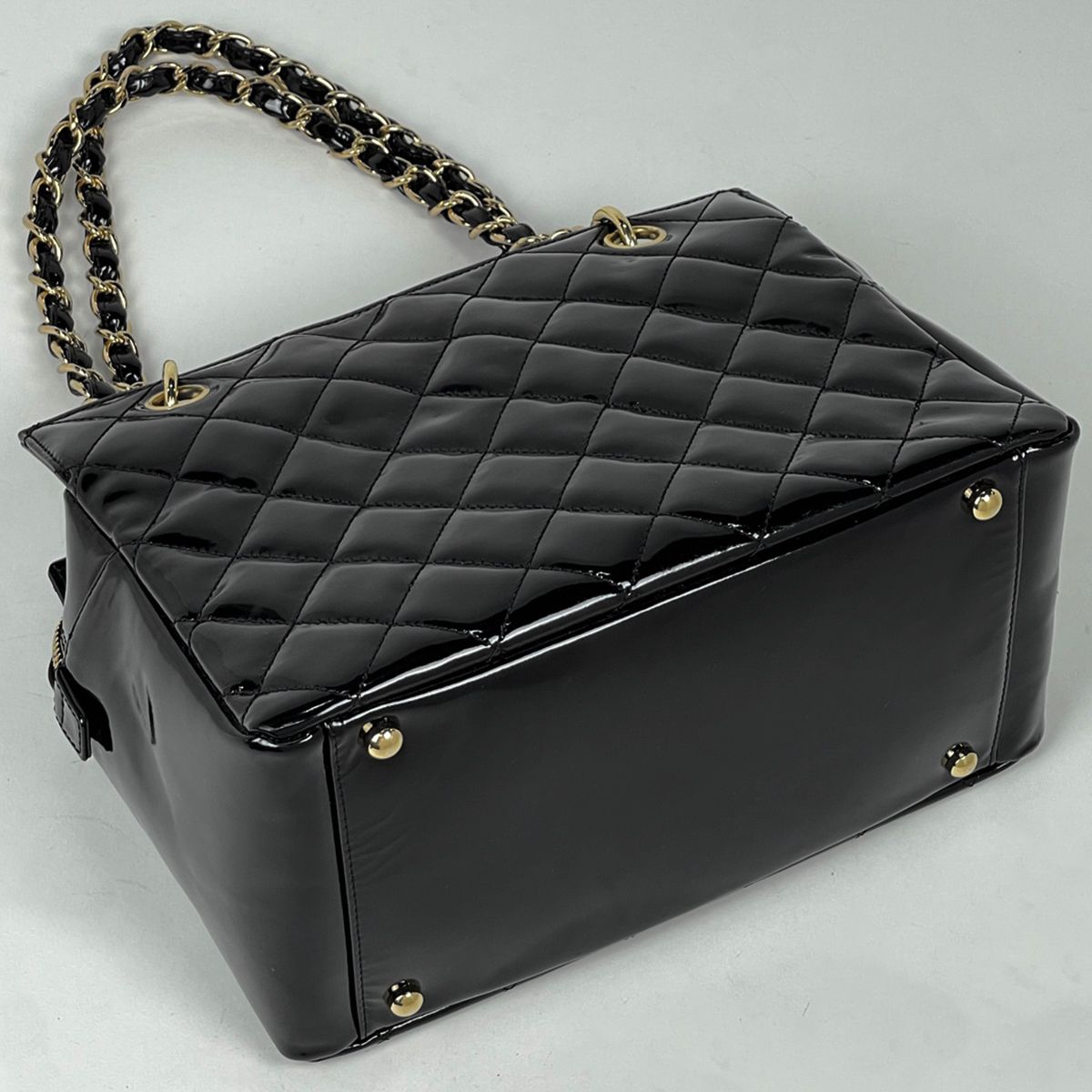 Chanel Tote Bag CC Logo Patent Leather Black — view 2