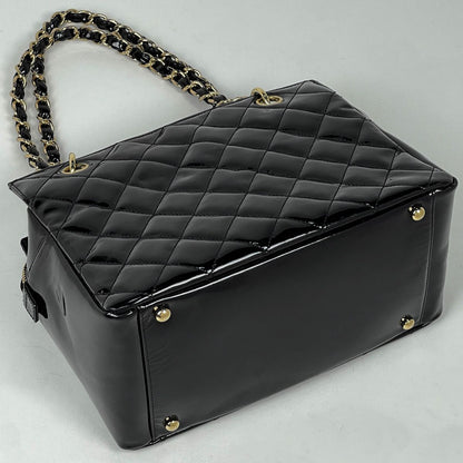 Chanel Tote Bag CC Logo Patent Leather Black — view 2